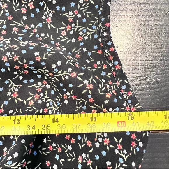 Papaya Deep V-Neck Lined‎ Floral Sleeveless Romper - Picture 9 of 10